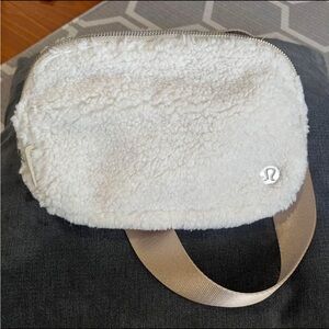 Lululemon Sherpa Crossbody Bag 1L